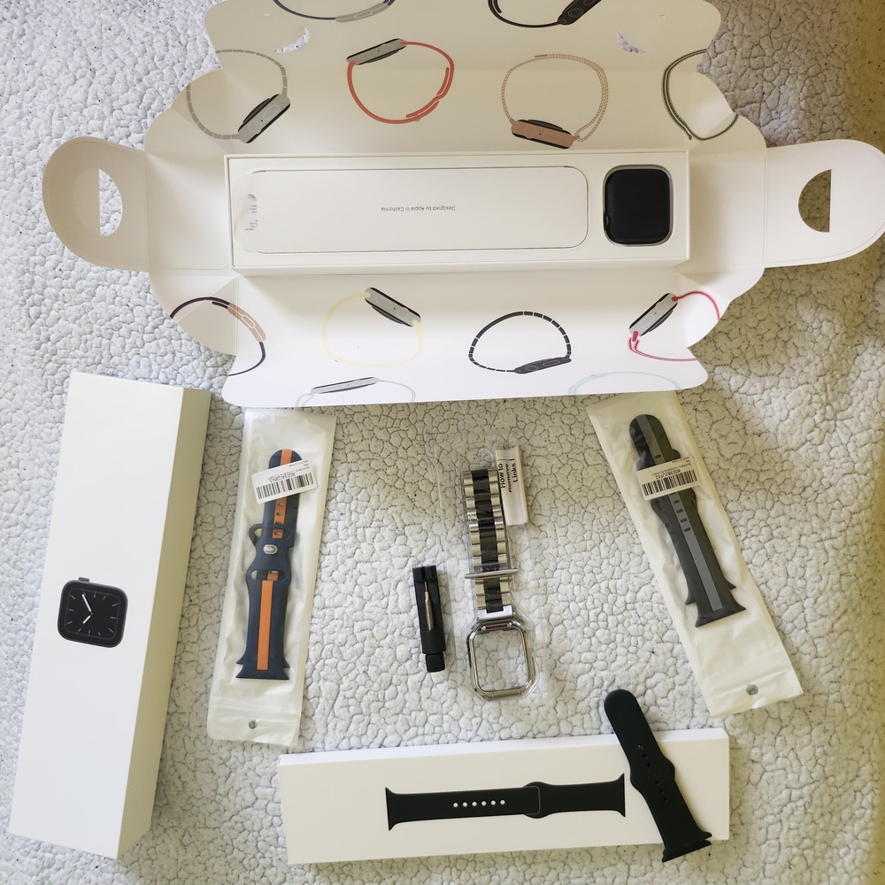 Apple Watch Series 5 - Picture 2 of 16